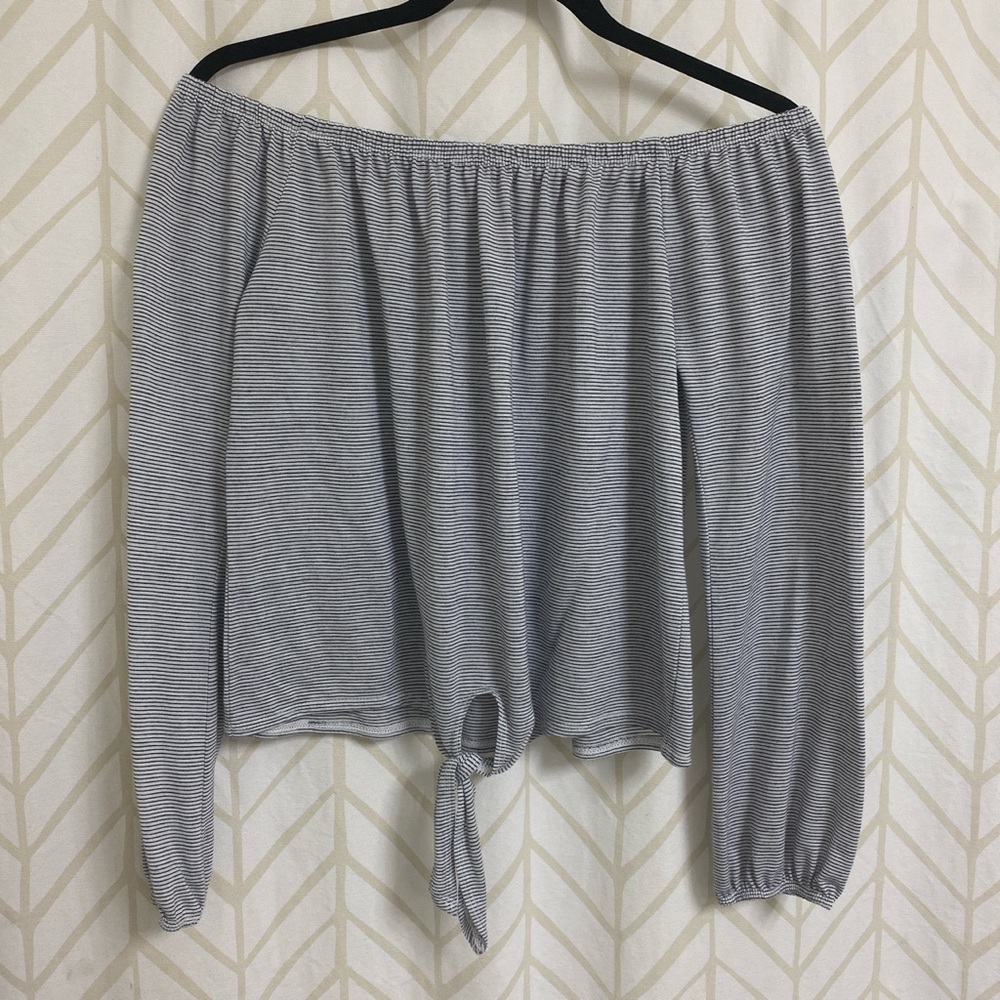 off the shoulder black and white stopped blouse